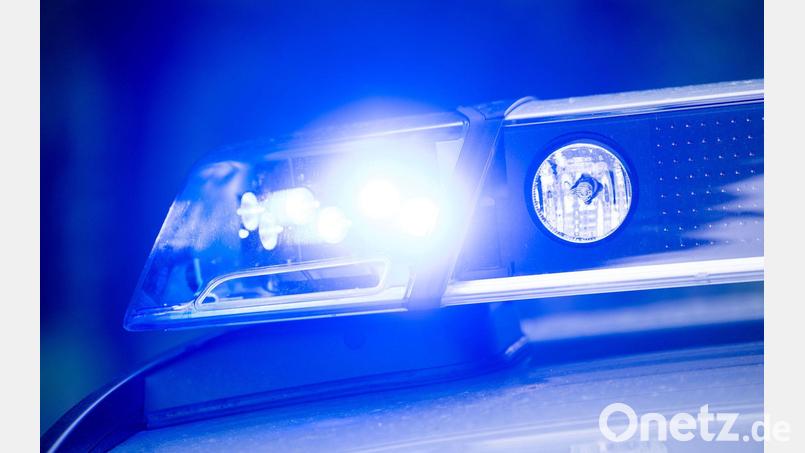 Eine Streife verfolgte auf der A92 bei Wörth an der Isar einen deutlich zu schnellen Wagen. Gegen den 52-jährigen Fahrer wird wegen des Verdachts auf ein verbotenes Kraftfahrzeugrennen ermittelt. (Symbolbild) Bild: Lino Mirgeler/dpa
