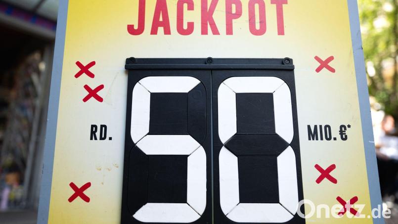 Gleich drei Gewinner teilen sich den mit 50 Millionen Euro gefüllten Lotto-Jackpot. (Symbolbild) Bild: Florian Wiegand/dpa