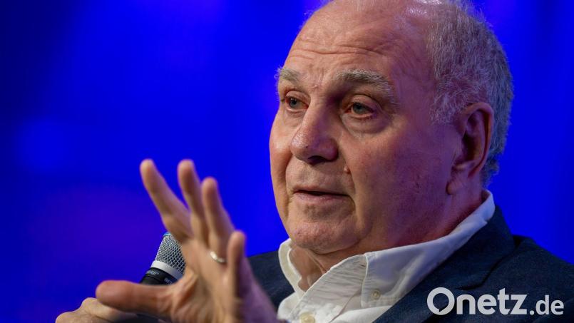 Uli Hoeneß kritisiert Gianni Infantino scharf. (Archivfoto) Bild: Peter Kneffel/dpa