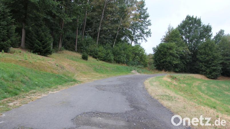 Auf diesem Weg bei Großkonreuth soll der neue Fahrradweg laufen. Der dritte Bauabschnitt wird ab Herbst dieses Jahres beginnen. Bild: Konrad Rosner