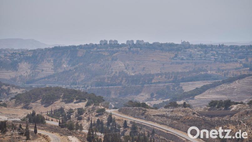 Konkret geht es um das sogenannte E1-Gebiet zwischen Ost-Jerusalem und der Siedlung Maale Adumim. (Archivbild) Bild: Ohad Zwigenberg/AP/dpa