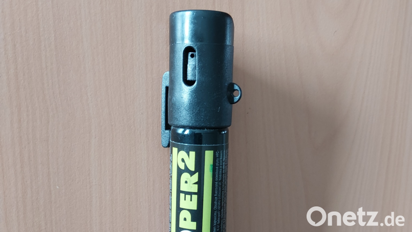 Bei einer Grenzkontrolle in Waidhaus wurde ein verbotenes Reizstoffsprühgerät bei einem Reisenden gefunden. Foto: Bundespolizei