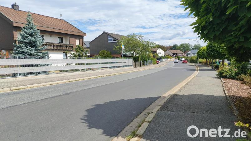 In der Parksteiner Straße in Weiden soll es zu einer extremen Lautstärkenbelastung kommen – verursacht durch modifizierte, „getunte“ Autos und Motorräder. Das behauptet ein Anwohner. Bild: Lisa Sebald