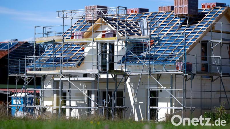Im Wohnungsbau sank der Auftragsbestand preisbereinigt. (Archivbild) Bild: Sven Hoppe/dpa