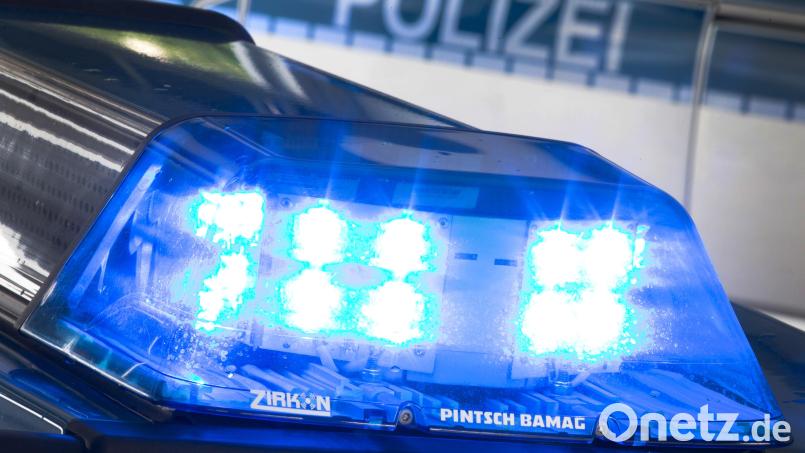 Ein 16-Jähriger ist bei Freudenberg mit seinem Moped gestürzt, nachdem ihm laut Polizei ein hellblauer Opel entgegenkam. Symbolbild: Friso Gentsch