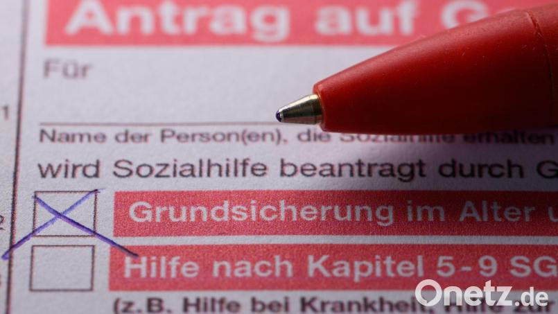Der Großteil der Ausgaben floss in die Grundsicherung im Alter und Leistungen bei Erwerbsminderung. (Symbolbild) Bild: Robert Michael/dpa