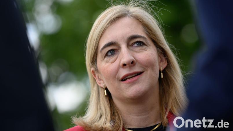 Kanzleramtschefin Nina Warken weist Kritik an Bundeskanzler Merz zurück. (Archivbild) Bild: Hendrik Schmidt/dpa