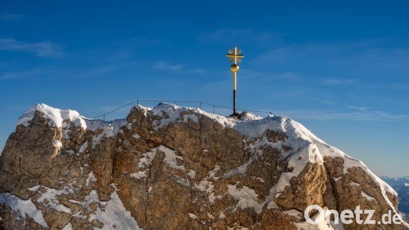 Der Junge will die Zugspitze sehen. (Archivbild) Bild: Peter Kneffel/dpa