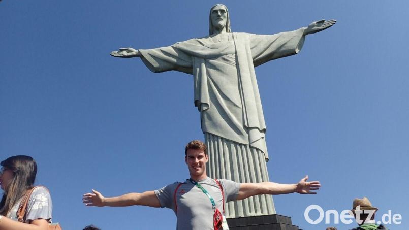 Philipp Wolf 2016 vor der Christusstatue in Rio de Janeiro. Der Altenstädter erlebte in Brasilien eine "bombastische Zeit", wie er jetzt erzählte. Bild: Wolf/privat