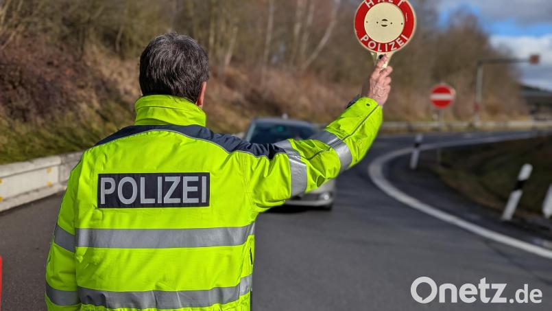 Die Bundespolizei Waidhaus vollstreckt bei Kontrollen auf der A6 fünf Haftbefehle. Die Betroffenen zahlen ihre Geldstrafen sofort. Symbolbild: Bundespolizei