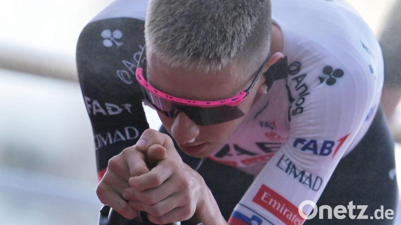 Tadej Pogacar holt einen denkbar knappen Sieg bei der Spanien-Rundfahrt. Bild: Philippe Magoni/AP/dpa