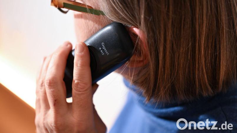 Die Strippe ist weg, Festnetz-Telefone lassen sich längst auch bequem kabellos durch die Wohnung tragen - und trotzdem sinkt das Interesse. (Symbolfoto) Bild: Bernd Weißbrod/dpa