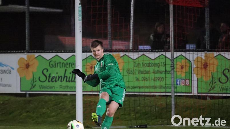 Moritz Plößl sah in Grainet wegen Handspiels außerhalb des Strafraums die Rote Karte. Bild: Dieter Jäschke