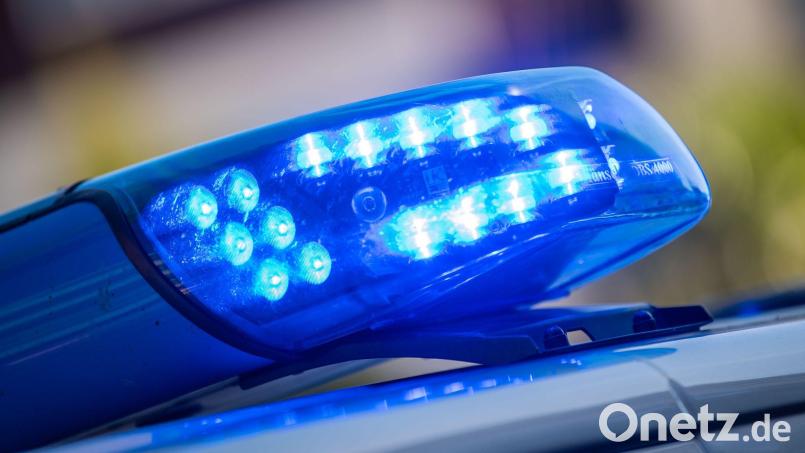 Der Mann starb noch an der Unfallstelle. (Symbolbild) Bild: Lino Mirgeler/dpa
