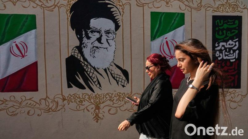 Trotz Irans ausgeklügelten Systems zur Umgehung von Sanktionen bekommt die Bevölkerung die wirtschaftliche Schieflage in Form gestiegener Preise deutlich zu spüren. (Archivbild) Bild: Vahid Salemi/AP/dpa