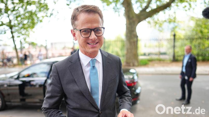Bundesgesundheitsminister Linnemann will die eigentlich geplante Kürzung von Rentenansprüchen pflegender Angehöriger stoppen. (Archivfoto) Bild: Michael Kappeler/dpa