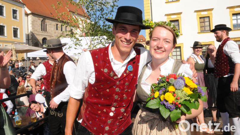 Das ist das Oberkirwapaar der Sulzbacher Woizkirwa 2026: Lena Stauber und Julius Keck. Bild: Joachim Gebhardt