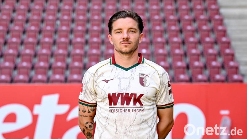 Mads Pedersen vom FC Augsburg soll vor einem Wechsel nach Berlin stehen. (Archivbild) Bild: Harry Langer/dpa