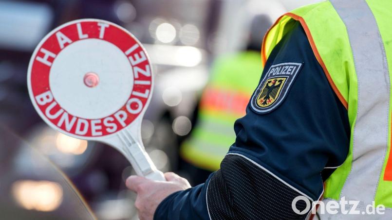 Ein Ukrainer versuchte trotz Einreiseverbot nach Deutschland zu gelangen. Die Polizei entdeckte gefälschte Dokumente und leitet Ermittlungen ein. Bild: Bundespolizei