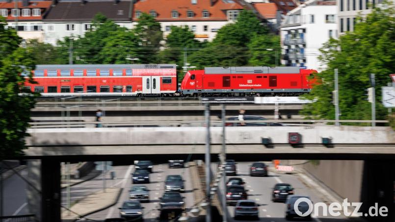 Ein Zug der Südostbayernbahn, wie er zwischen München und Mühldorf im Einsatz ist. (Archivbild) Bild: Matthias Balk/dpa