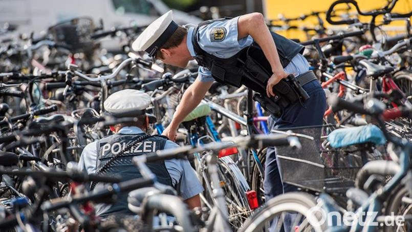 Drei unbekannte Mädchen stehen im Verdacht, am Regensburger Hauptbahnhof einen E-Scooter gestohlen zu haben. Die Bundespolizei sucht Zeugen. Symbolbild: Bundespolizei