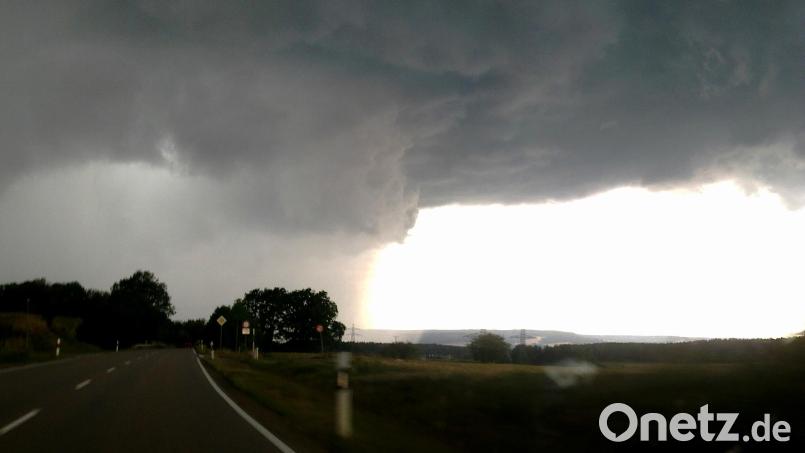 Ist für das große Unwetter bei Steinberg am See ein Tornado verantwortlich? Leserin Silke Drexler vermutet es und hat Oberpfalz-Medien zwei Bilder zukommen lassen. Bild: Silke Drexler