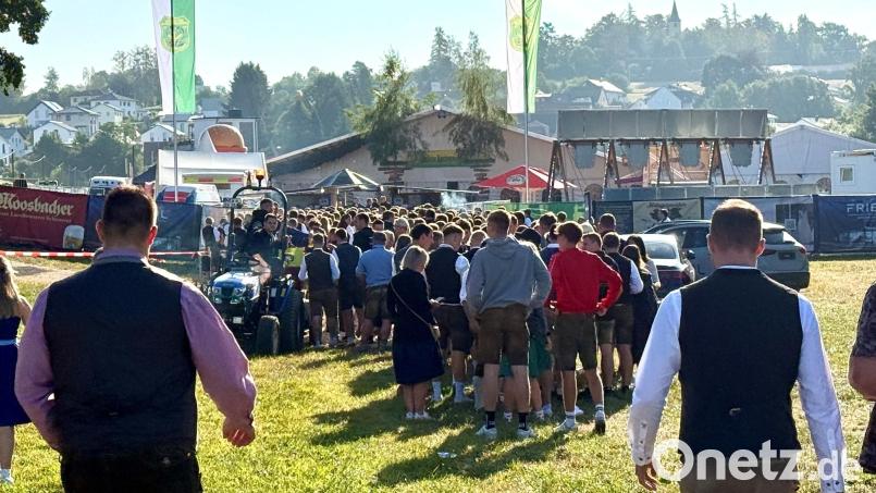 Der Frühschoppen ist für viele Besucher der Flosser Kirwa das absolute Highlight. Bild: Gabi Schönberger