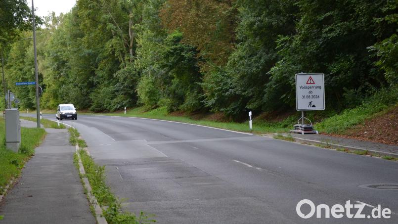 Ab 31. August wird die vielbefahrene Strecke zwischen der Eschenbacher Ortsausfahrt und Grafenwöhr gesperrt. Die Bauarbeiten sollen bis Mitte Dezember andauern. Bild: Anne Wiesnet