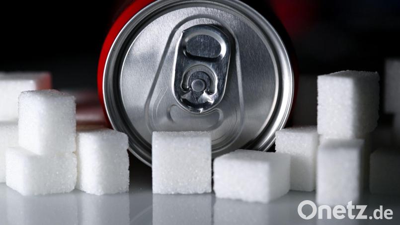 Aus dem Papier des Finanzministeriums von Ressortchef Lars Klingbeil (SPD) geht hervor, dass neben Limonaden unter anderem auch Säfte, Milchgetränke, Eistees, Biermischgetränke, Haferdrinks und Fertigkaffees der Zuckersteuer unterworfen werden könnten. Symbolbild: Sven Hoppe/dpa