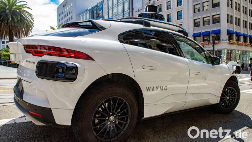 Robotaxis der Google-Schwesterfirma Waymo sollen 2027 in München fahren. (Archivbild) Bild: Andrej Sokolow/dpa