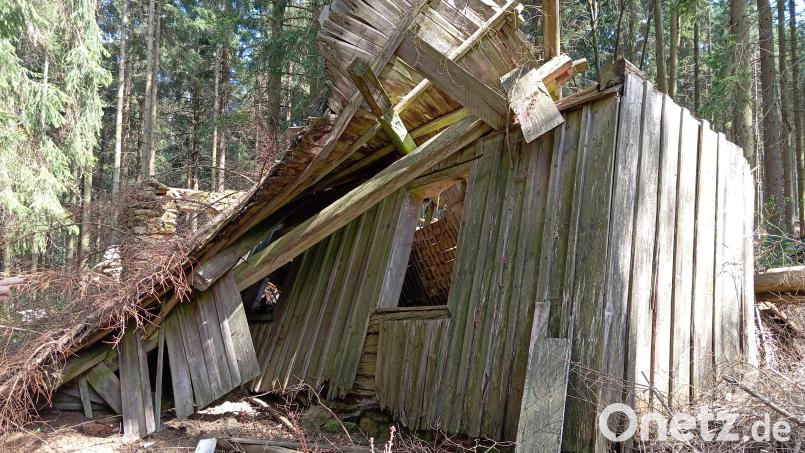 Die Ruine des ehemaligen Wirtshauses in der Bügellohe. Viele Jahre sind die damaligen Bewohner noch im Wirtshaus zusammengekommen – bis es letztendlich zerfiel. Bild: Kathrin Halbhuber