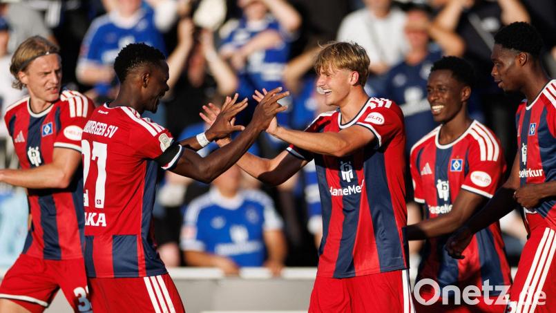 Louis Lemke traf im Alter von 16 Jahren beim Pokalspiel in Verl für den HSV. Bild: Friso Gentsch/dpa
