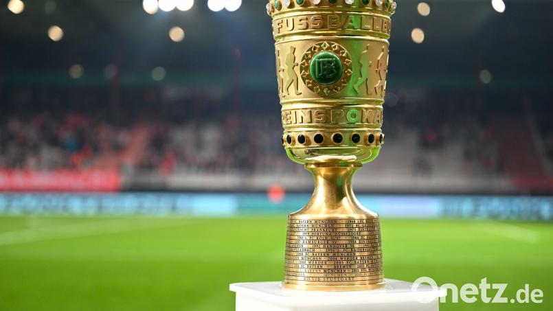 Objekt der Begierde: Die Trophäe im DFB-Pokal. (Archivbild) Bild: Soeren Stache/dpa