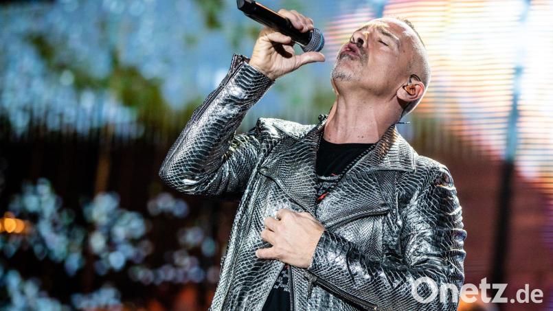 Eros Ramazzotti muss seine Tournee in Amerika verschieben. (Archivfoto) Bild: Christoph Schmidt/dpa