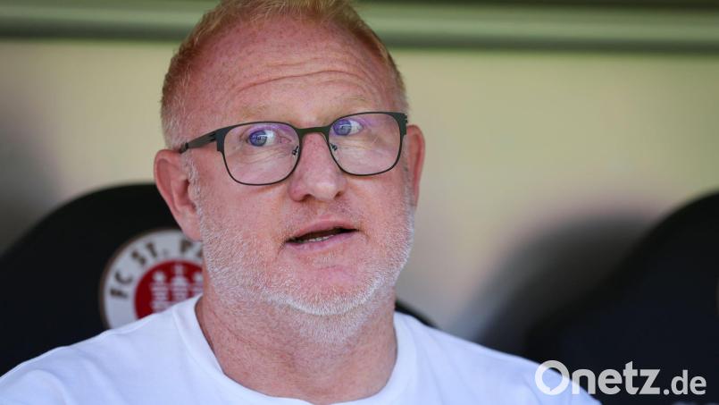 Trainer Heiko Vogel (SpVgg Greuther Fürth) muss am Samstag mit seinem Team nach Cottbus. (Archivbild) Bild: Christian Charisius/dpa