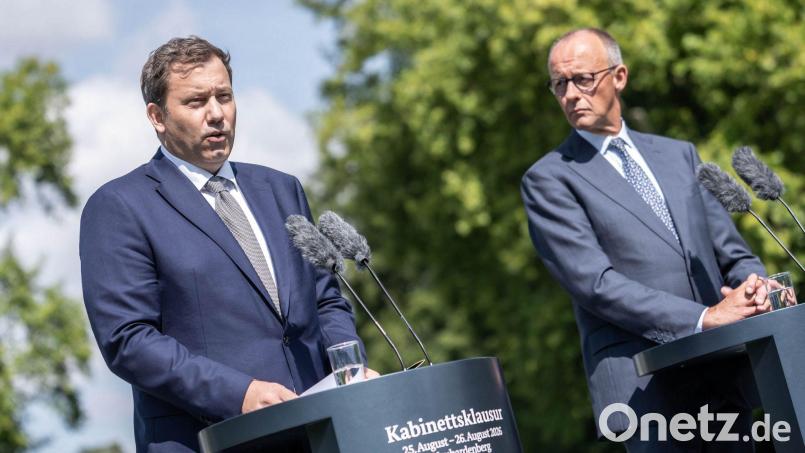 Klingbeil stellt klar, was er in Sachen Zuckersteuer plant - und was nicht. Bild: Michael Kappeler/dpa
