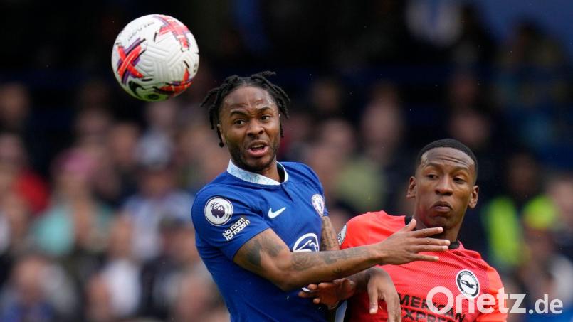 Der englische Ex-Nationalspieler Raheem Sterling (l) ist angeklagt worden. (Archivbild) Bild: Kirsty Wigglesworth/AP/dpa