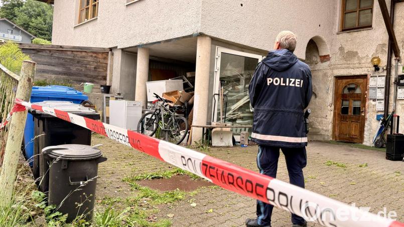 In Deggendorf beginnt der Prozess gegen einen Mann, der in Zwiesel drei Menschen ermordet haben soll. (Archivbild) Bild: Christine Vincon/dpa