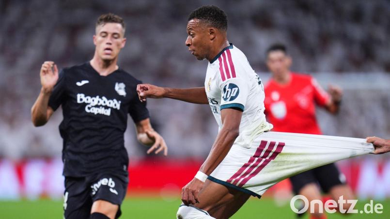 Auch mit unfairen Mitteln ist Real-Star Kylian Mbappé (r) nicht aufzuhalten. Bild: Manu Fernandez/AP/dpa