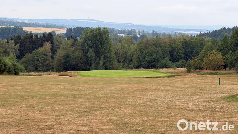 So sah es während der vergangenen Hitzewelle auf den Golfplätzen der Region aus. Lediglich die Grüns und Abschlagboxen wurden bewässert. Hier die Anlage im Stiftland. Bild: Andreas Graf
