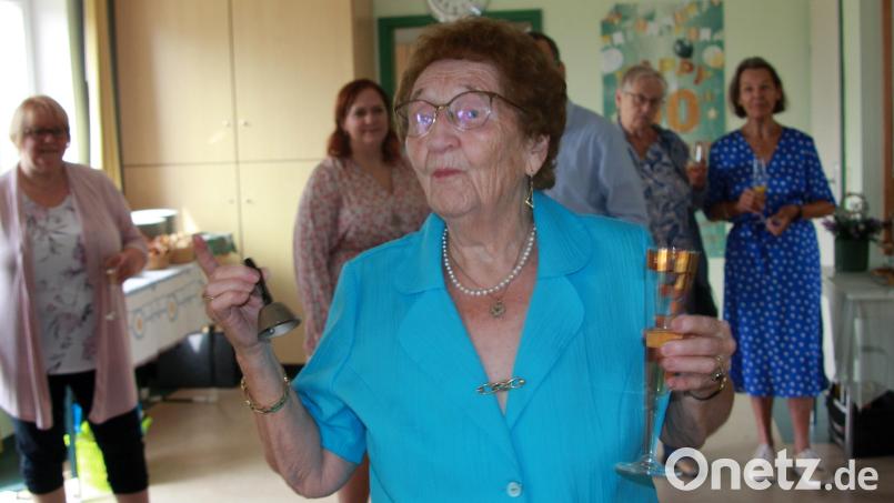Ihren 90. Geburtstag feierte Jutta Wege mit über 80 Gästen im Evangelischen Gemeindehaus in Wiesau. Bild: Werner Robl