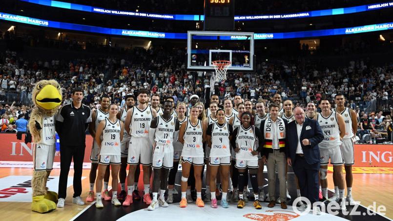 Beim Basketball-Doppelpack in Köln gab es eine besondere Vertragsverlängerung. Bild: Federico Gambarini/dpa