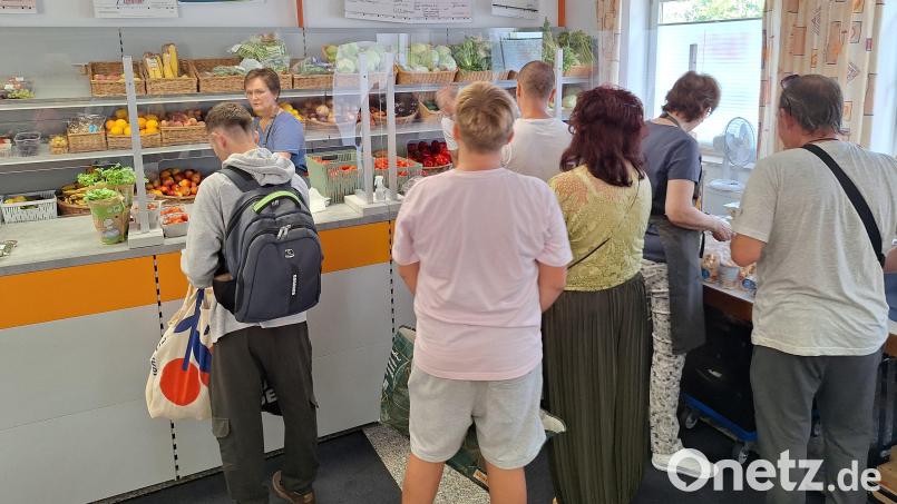 "Es gut gut, wenn man sieht, wie Hilfe ankommt", finden die ehrenamtlichen Helfer, die sich bei der Nabburger Tafel engagieren und von der Kundschaft viel Dankbarkeit zurückbekommen. Bild: bl
