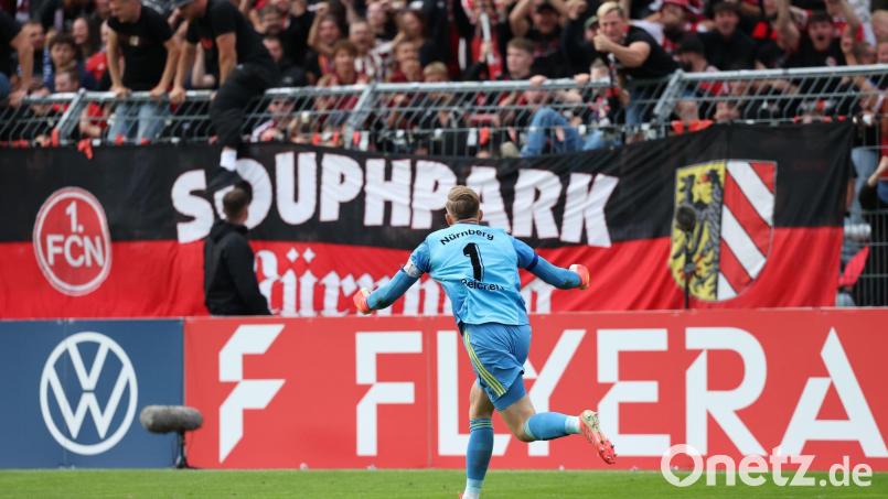 Pokal-Held wird Vater: Jan Reichert Bild: Fabian Strauch/dpa