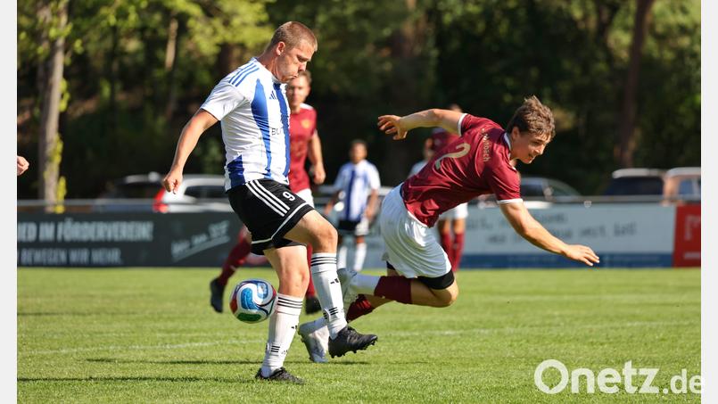 Die bisherige Saison läuft für den noch punktlosen SC Eschenbach (Szene aus dem Heimspiel gegen SV Altenstadt/WN) nicht nach Wunsch. Am sechsten Spieltag muss die Rußweiher-Elf gegen den ASV Haidenaab unbedingt punkten. Bild: Dieter Jäschke