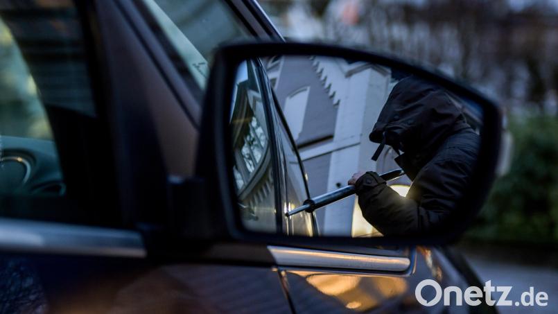 Aus einem geparkten Auto sind in Tirschenreuth mehrere hundert Euro gestohlen worden. Bild: Axel Heimken