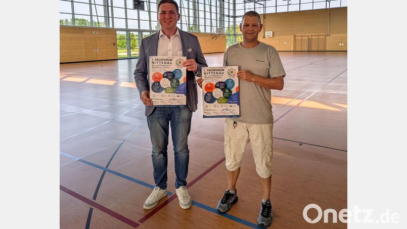 Erster Bürgermeister Benjamin Boml (links) und Charles Digosso-Motte, Vorsitzender Behinderten- und Inklusionsbeirat der Stadt Nittenau, freuen sich auf ein vielseitiges Fachforum in der Regentalhalle. Bild: Alexandra Oppitz