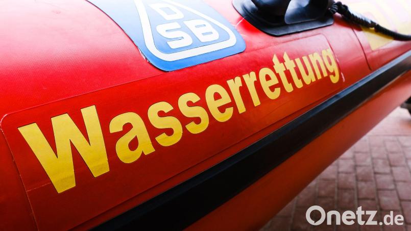 Kräfte der Wasserrettung brachten die leblose Frau ans Ufer. (Symbolbild) Bild: Frank Molter/dpa