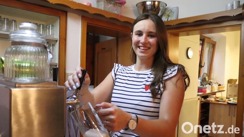 Seit Anfang Juli ist Marie Erras die neue Wirtin in Prohof. Gastronomie ist ihre große Leidenschaft. Bild: Martin Franitza