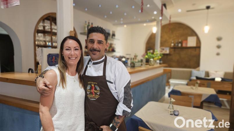 Marco und Christina Lipoma in ihrem Amberger Restaurant Oro di Napoli: Das Bild entstand nach der Eröffnung im Juni. Anfang August wurde der Betrieb eingestellt. Archivbild: Christopher Dotzler